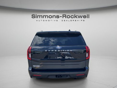 Used 2025 Ford Expedition Active AWD/4WD image 4