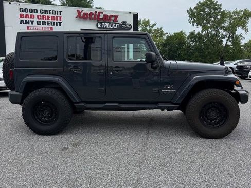 Used 2017 Jeep Wrangler Unlimited Sahara w/ Connectivity Group AWD/4WD image 1