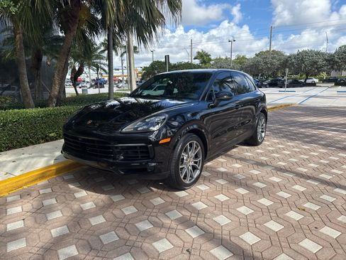Used 2022 Porsche Cayenne S image 3