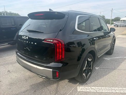 Used 2025 Kia Telluride S FWD image 9