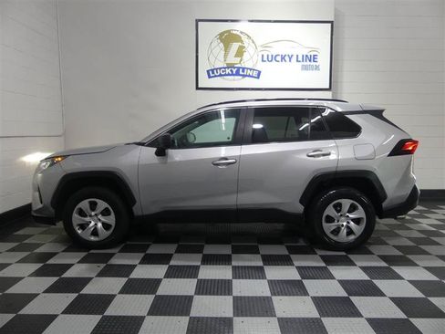 Used 2021 Toyota RAV4 LE FWD image 7