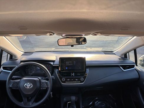 Used 2025 Toyota Corolla LE image 32