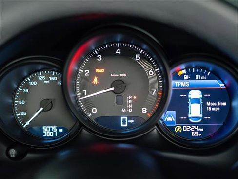 Certified 2026 Porsche Macan image 19