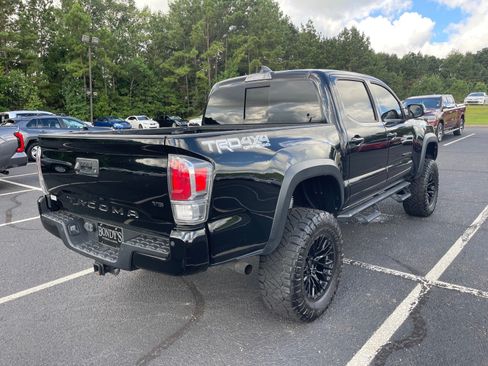 Used 2021 Toyota Tacoma TRD Off-Road w/ Technology Package AWD/4WD image 17