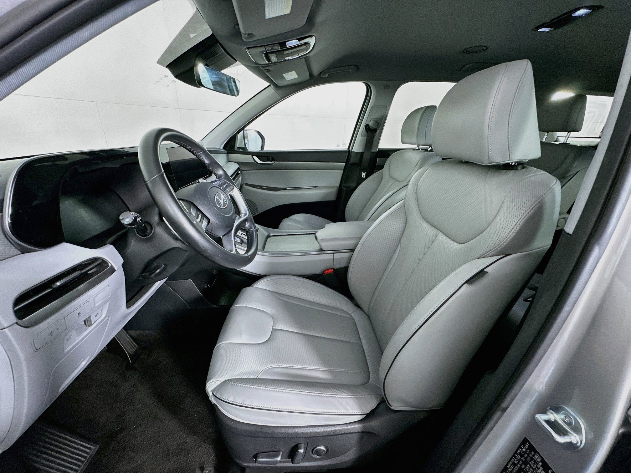 Used 2025 Hyundai Palisade SEL FWD image 13