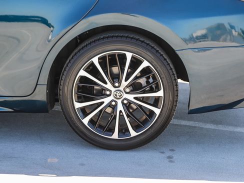 Used 2020 Toyota Camry SE w/ Carpet Mat Package FWD image 11