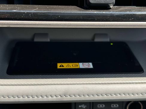 Used 2024 Toyota Highlander XLE AWD/4WD image 31