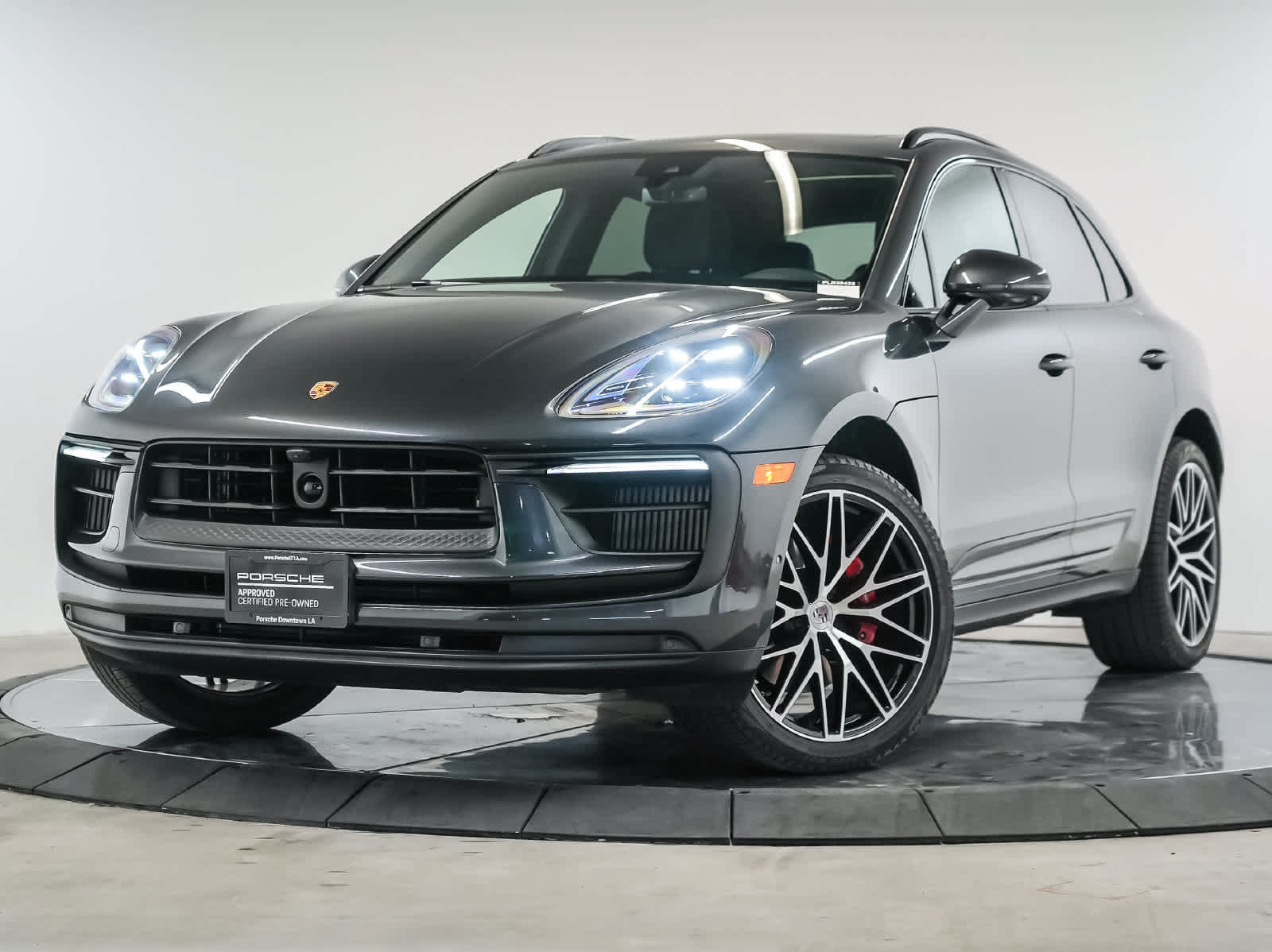 Certified 2023 Porsche Macan S AWD/4WD image 1