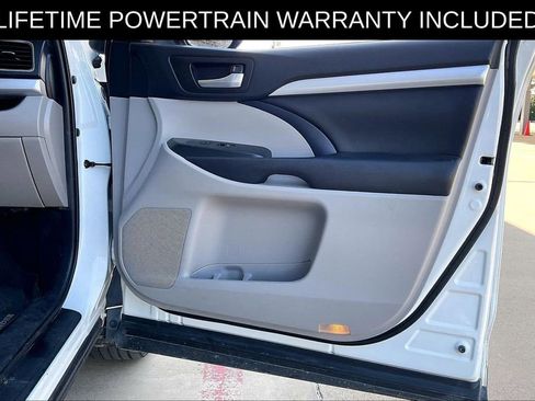 Used 2019 Toyota Highlander XLE image 24