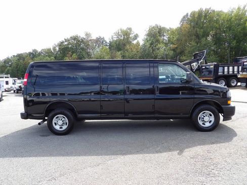 Used 2019 Chevrolet Express 3500 LS image 9