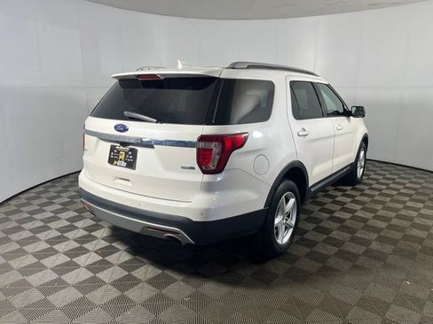 Used 2016 Ford Explorer XLT w/ Equipment Group 202A AWD/4WD image 4