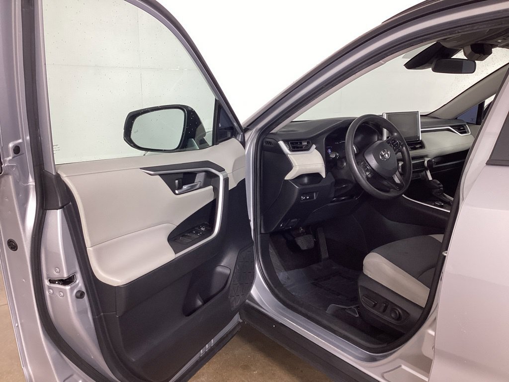 Used 2024 Toyota RAV4 XLE AWD/4WD image 9