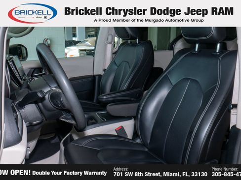 Used 2023 Chrysler Pacifica Touring-L FWD image 17