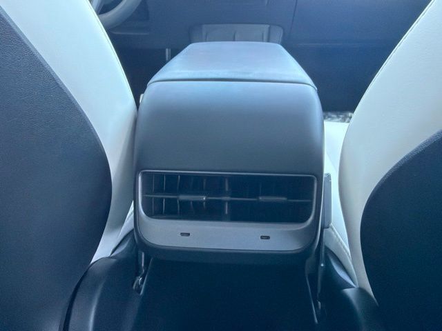 Used 2022 Tesla Model Y Performance AWD/4WD image 16