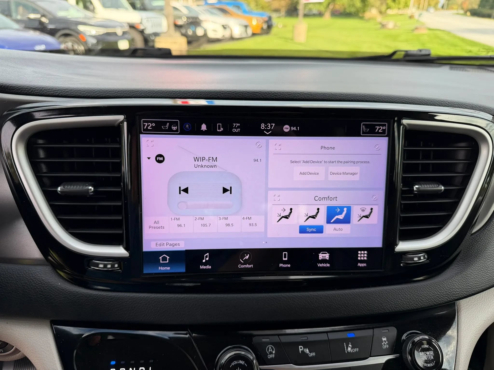 Used 2023 Chrysler Pacifica Touring-L FWD image 21