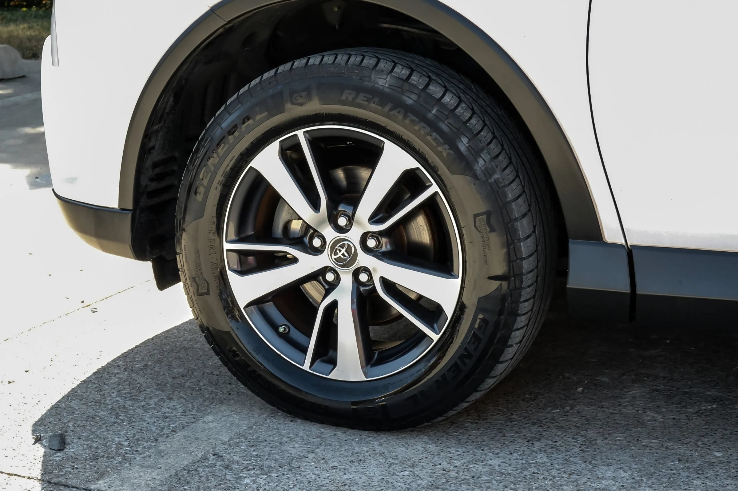 Used 2018 Toyota RAV4 XLE w/ Plus Extra Value Package FWD image 53