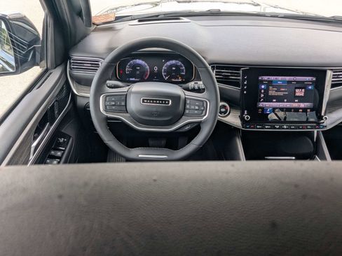 Used 2024 Jeep Wagoneer L Series III w/ Flexible Seating Group AWD/4WD image 22