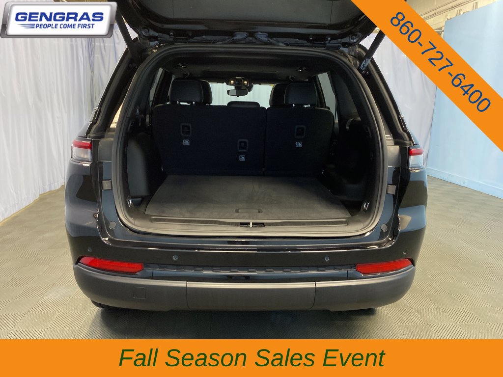 Used 2023 Jeep Grand Cherokee Altitude AWD/4WD image 35