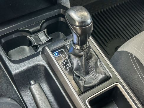 Used 2021 Toyota Tacoma TRD Off-Road w/ Technology Package AWD/4WD image 19