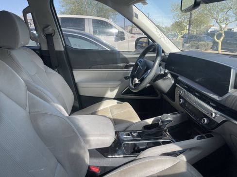 Used 2024 Kia Telluride SX FWD image 7
