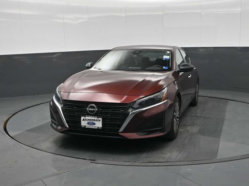 Used 2024 Nissan Altima 2.5 SV image 4