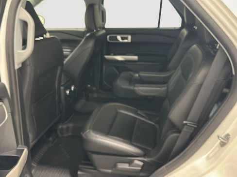 Used 2022 Ford Explorer XLT w/ Equipment Group 202A AWD/4WD image 22