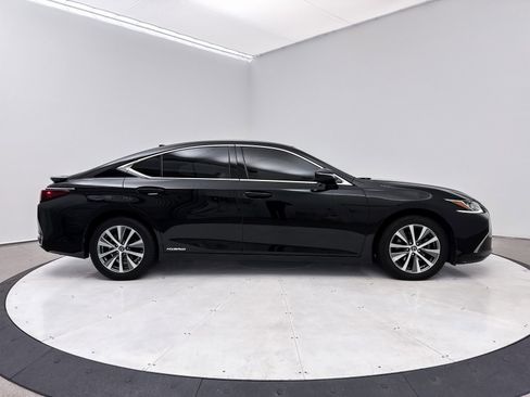 Used 2020 Lexus ES 300h w/ Premium Package image 36
