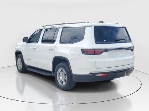 Used 2024 Jeep Wagoneer 4WD image 5
