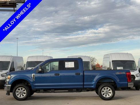 Certified 2022 Ford F250 XLT image 3