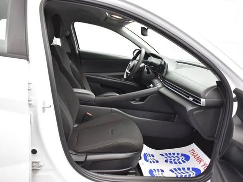 Used 2024 Hyundai Elantra SEL FWD image 16