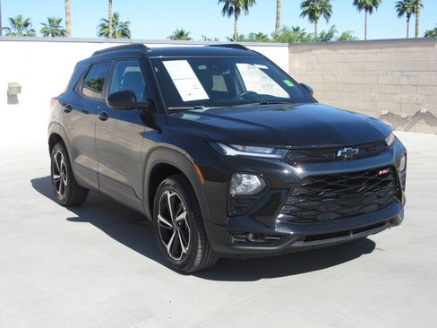 Used 2023 Chevrolet TrailBlazer RS w/ Sun and Liftgate Package AWD/4WD image 2