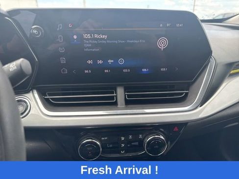 Used 2024 Chevrolet Trax LT FWD image 7