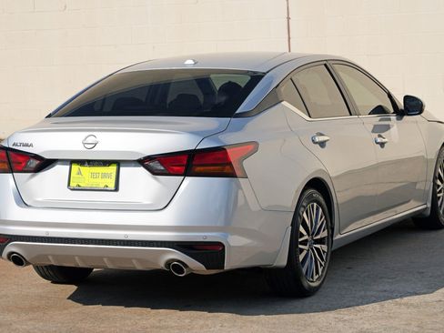 Used 2025 Nissan Altima 2.5 SV w/ SV Premium Package FWD image 45