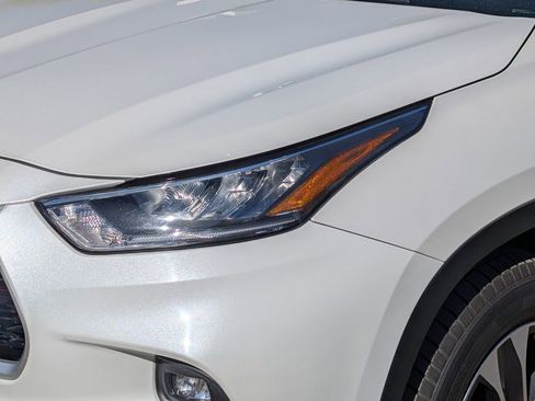 Used 2020 Toyota Highlander XLE image 8
