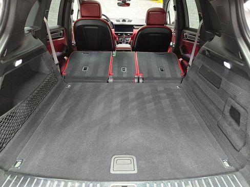 Used 2022 Porsche Cayenne Platinum Edition image 41