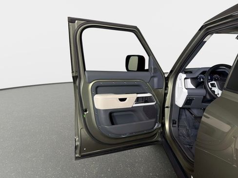 Used 2024 Land Rover Defender 110 S image 36