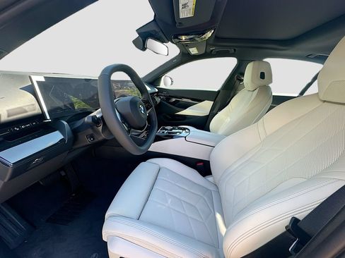 Used 2026 BMW 530i xDrive w/ Premium Package AWD/4WD image 22