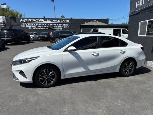 Used 2024 Kia Forte LXS w/ LXS Technology Package FWD image 13