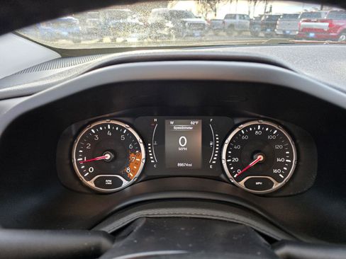 Used 2016 Jeep Renegade Latitude w/ Cold Weather Group FWD image 13
