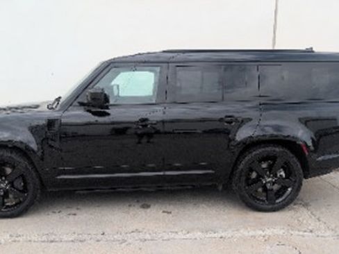 Used 2025 Land Rover Defender 130 X-Dynamic SE AWD/4WD image 5