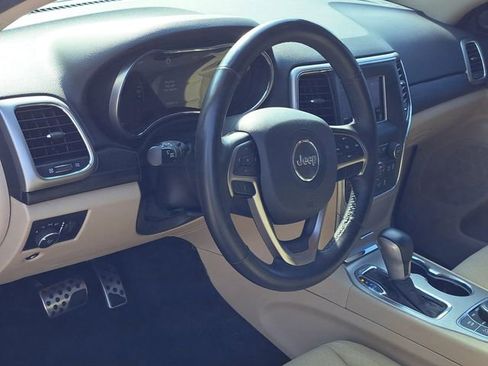 Used 2019 Jeep Grand Cherokee Laredo image 7