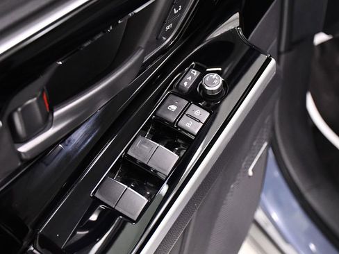 Used 2025 Subaru Solterra Limited w/ Limited Convenience Package image 18