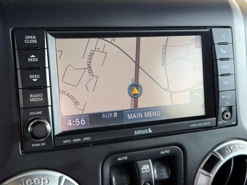 Used 2011 Jeep Wrangler Unlimited Rubicon w/ Connectivity Group AWD/4WD image 19
