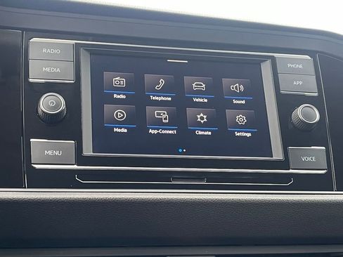 Used 2024 Volkswagen Jetta SE image 20