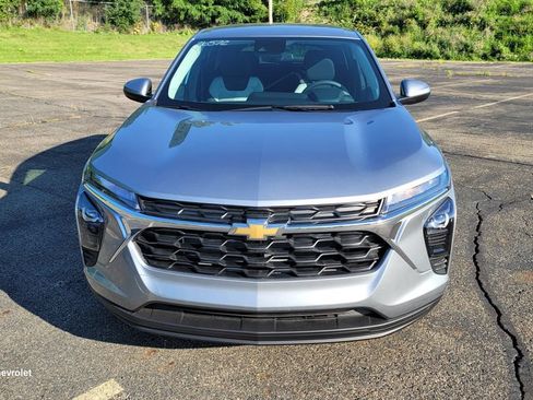 New 2026 Chevrolet Trax LS w/ LS Convenience Package FWD image 4