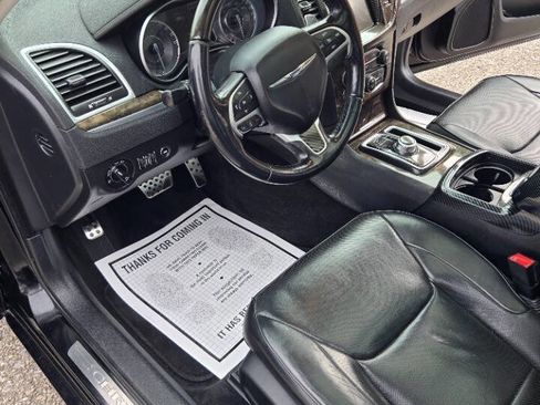 Used 2015 Chrysler 300 C image 10
