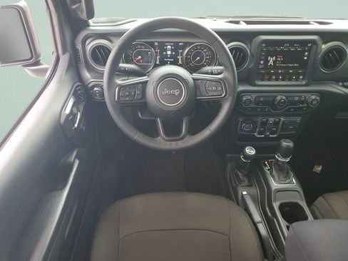 Used 2023 Jeep Gladiator Sport AWD/4WD image 12