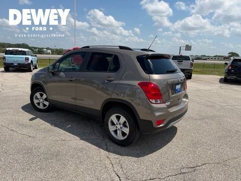 Used 2022 Chevrolet Trax LT w/ Premium Seat Package AWD/4WD image 6