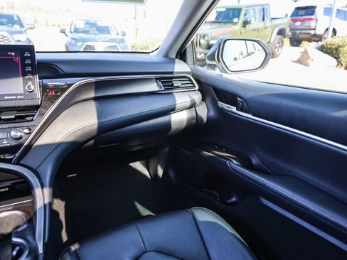 Used 2022 Toyota Camry XSE FWD image 5