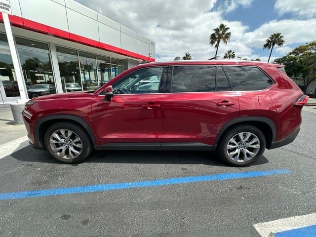 Used 2024 Toyota Grand Highlander FWD image 2